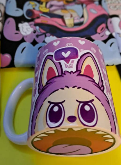 Taza 𝓛𝓪𝓫𝓾𝓫𝓾 Mordida Personalizable ( Compra 1 y lleve otra taza gratis)